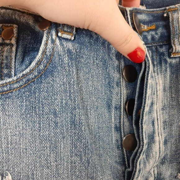 TOBI Distressed High Waist Jean Shorts sz 26 - Picture 6 of 7
